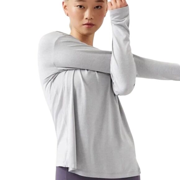 NWT Athleta Uptempo Elevate Top in Norwegian Gray Size Medium - Picture 1 of 7